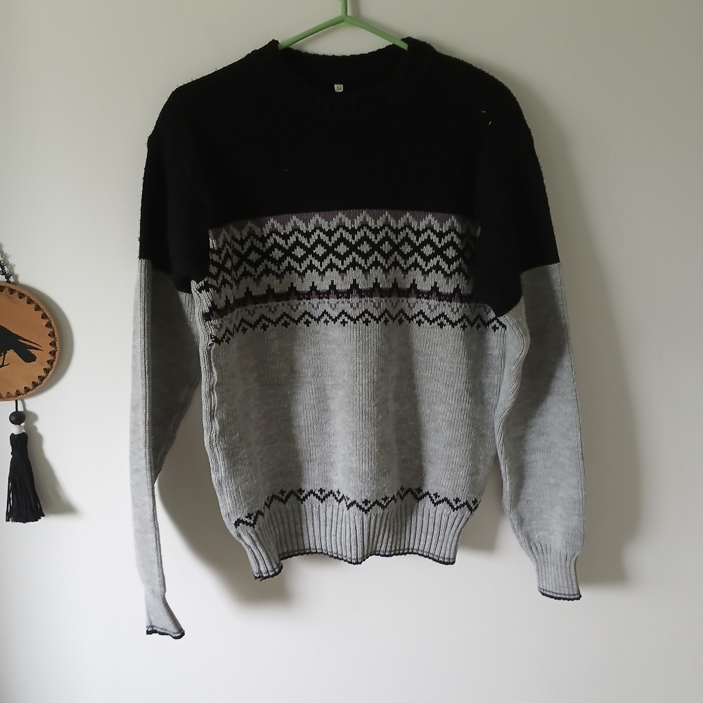 Vintage 80s Style Black and Gray Patterned Men's Knit Sweater